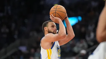 Llegó la noche de la Magia en Orlando: Un ícono de la NBA escala posiciones históricas en un partido crucial. ¿De quién se trata?