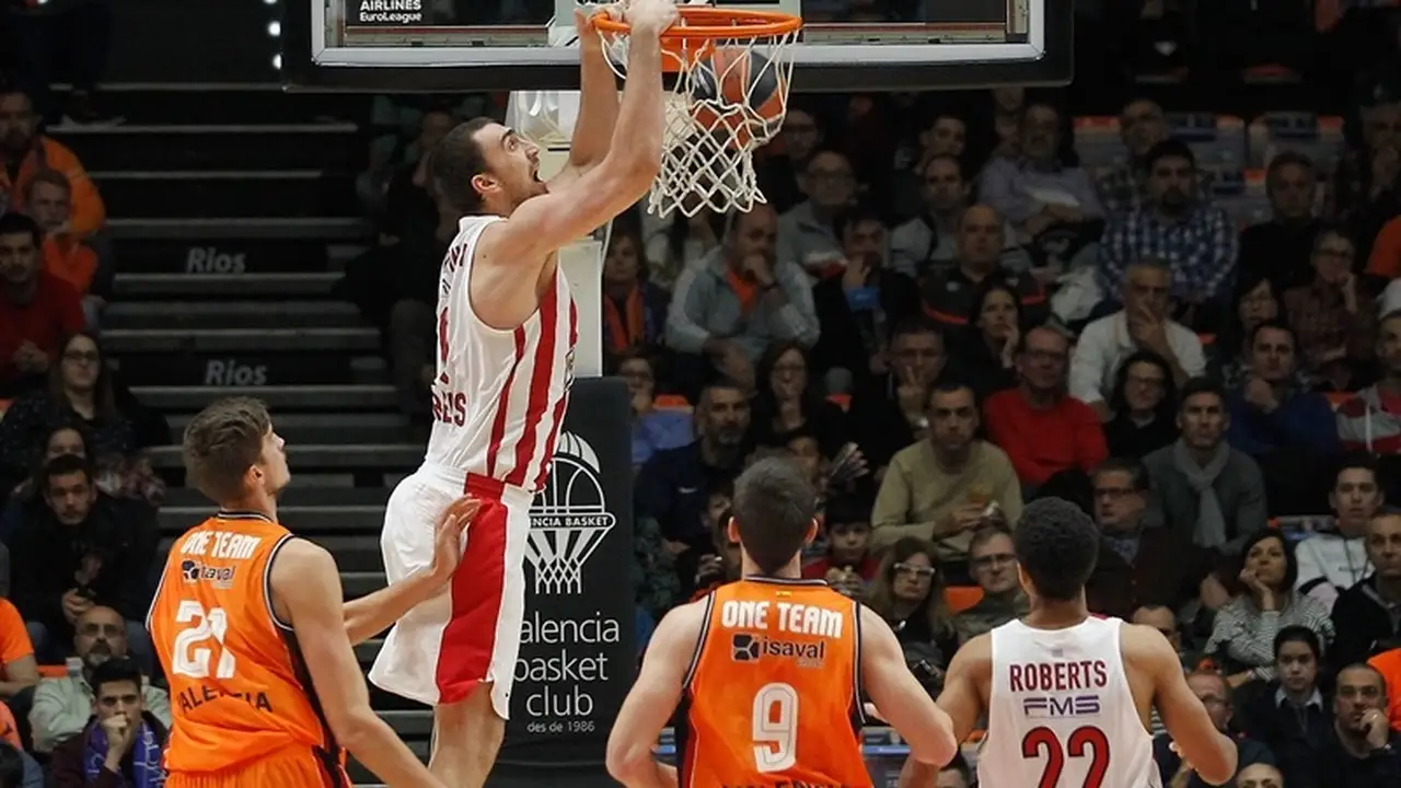 Nikola Milutinov, ganarás el pan con el sudor de tu frente