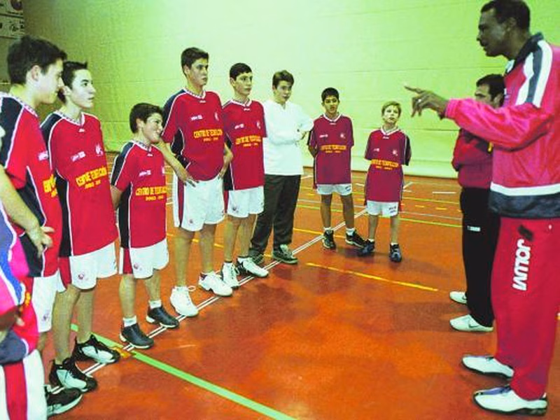 El ex jugador y entrenador Ed Johnson fallece a los 71 años
