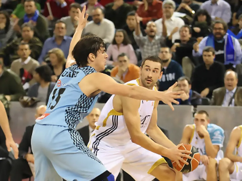 Asefa Estudiantes vence al Real Madrid en un derbi de sensaciones (82-80)
