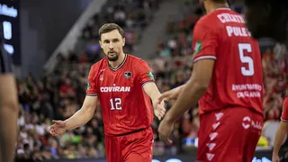 Dos jugadores saldrán de Granada. Pin lo confirma y buscan un nuevo fichaje