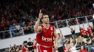 Oficial: Nikos Zisis será el sustituto de Laprovittola