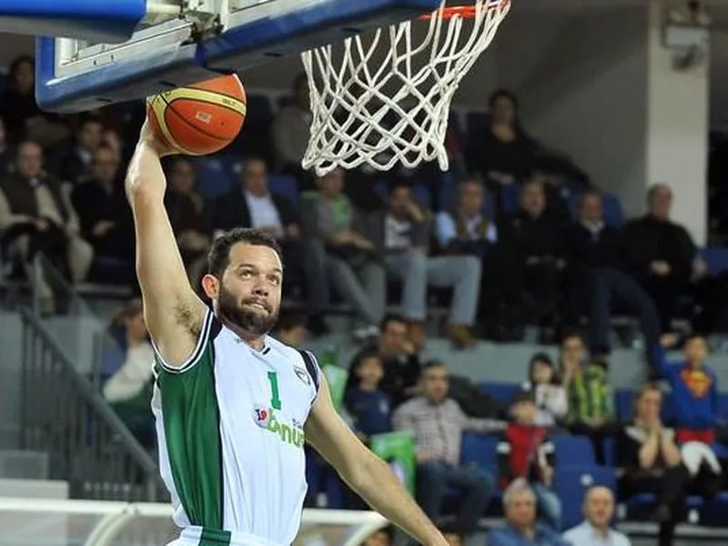 Farmar debuta; guerra pancartera entre Galatasaray y Maccabi; Vujacic, MVP