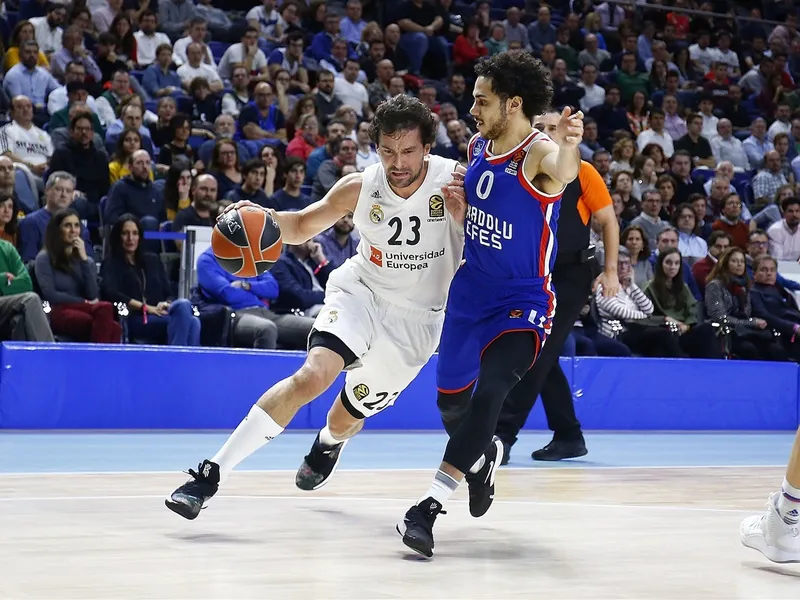 Sergio Llull desató la locura en el WiZink Center ante Anadolu Efes (92-84)