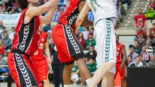 UCAM despeja sus fantasmas ante Unicaja tras un tercer cuarto para enmarcar (76-68)