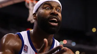 Baron Davis es abducido por extraterrestres; Metta World Piang y Brown machaca a los Cavs
