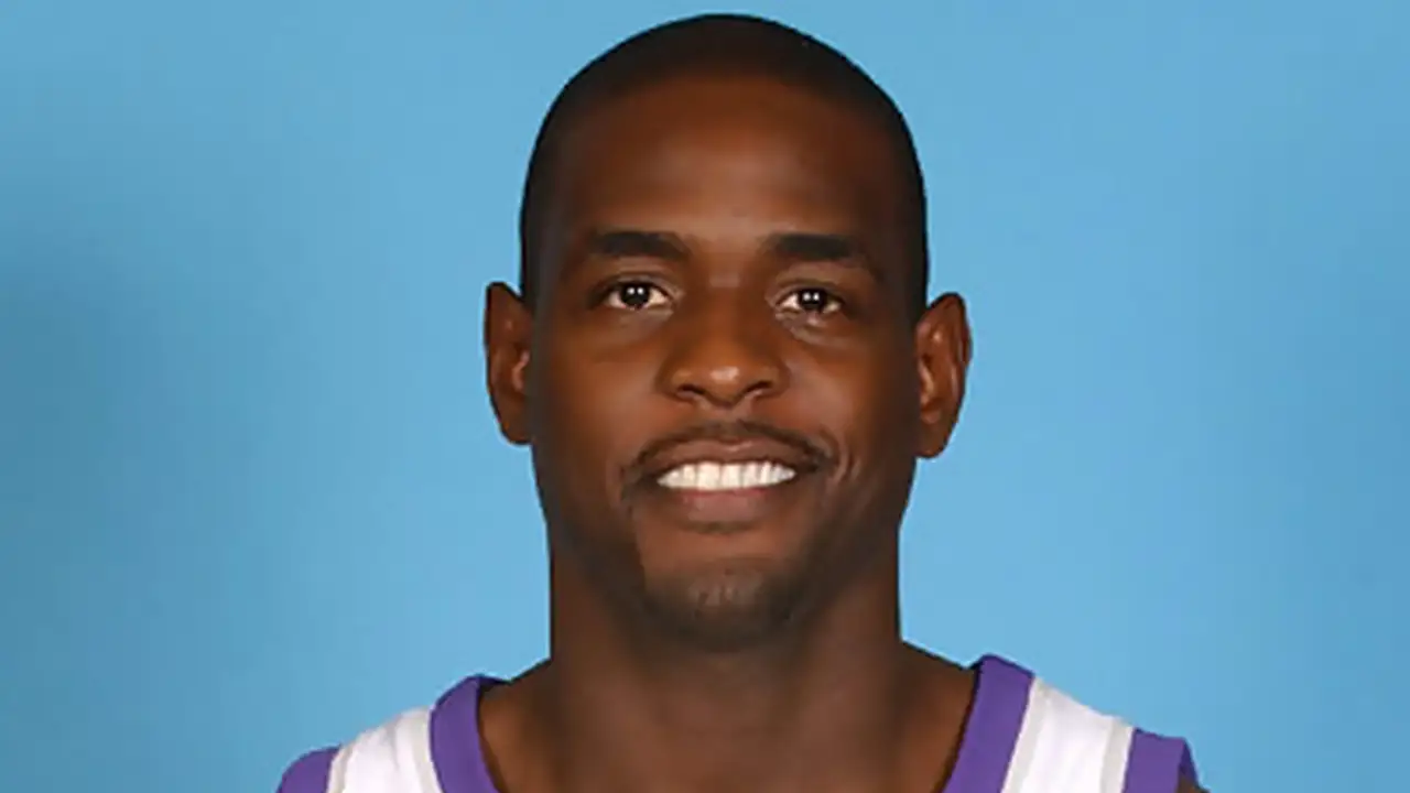 Chris Webber jugará junto a Allen Iverson en los Sixers al ser traspasado