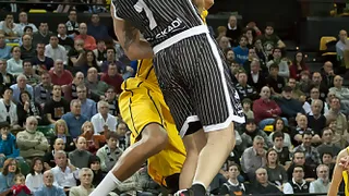 Uxue Bilbao Basket aprieta los dientes en defensa para ganar a Herbalife Gran Canaria en un duelo con sabor copero