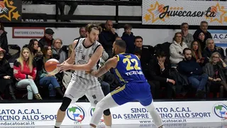 Mike Carlson: “A día de hoy no tengo una respuesta oficial sobre nuestros contratos”