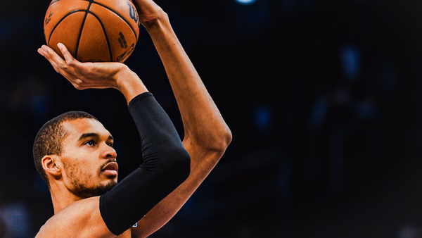 Wembanyama hace historia, pero los Spurs caen en casa en el Game 1