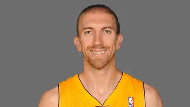 Steve Blake y Ryan Kelly rescatan a los Lakers; LeBron James puede con un gran  Griffin
