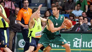 Pepe Sánchez revive su triple histórico con Unicaja (VÍDEO)