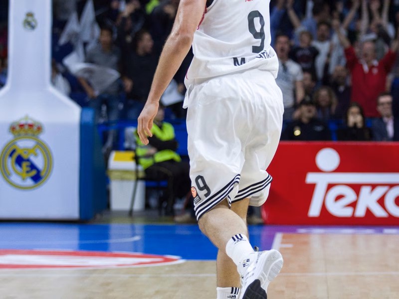 El Real Madrid culmina la remontada del año y pone el 2-0 ante Efes