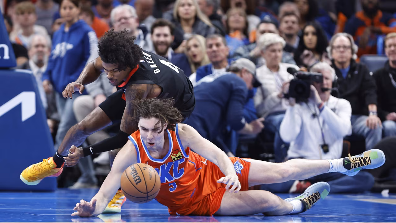 Sentado y desde el tiro libre…la increíble canasta de Giddey ante los Rockets