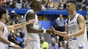 Jeleel Akindele da el primer punto de la final a los Vaqueros de Paco Olmos