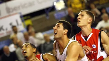 El Real Madrid se lleva un partidazo que empezó en jueves y acabó en viernes (93-96)