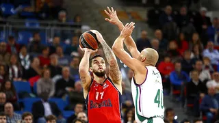 El Baskonia celebra su aniversario ganando al Unicaja de la mano de Timma (88-82)