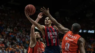 F.C. Barcelona presenta oferta por Shane Larkin y Adam Hanga