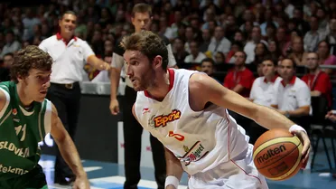 España vuelve a arrollar en Vitoria(88-68)