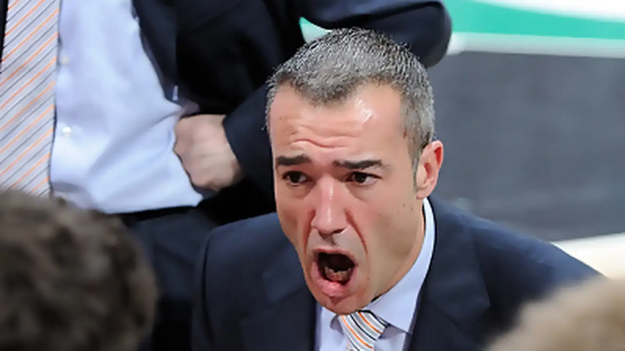 Paco Olmos, destituido como entrenador de Valencia Basket; Chechu Mulero se hace cargo del equipo