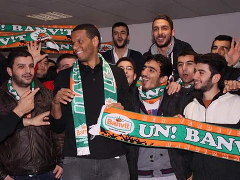 Banvit-Galatasaray y Fenerbahce-Karsiyaka en semis. Sammy Mejia, MVP 2013-14