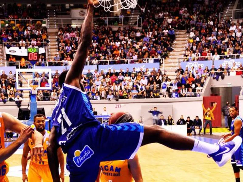 Zoco ACB: Thompson y Delía renuevan, entradas y salidas en GBC, fichaje y cesión en Obra