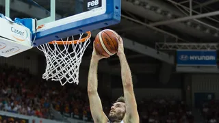 #RutaÑ15 España acaba invicta la preparación gracias a la dupla de los Bulls