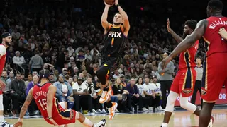 Noche NBA: Booker crea una actuación histórica. 58 puntos y remontada ante Pelicans
