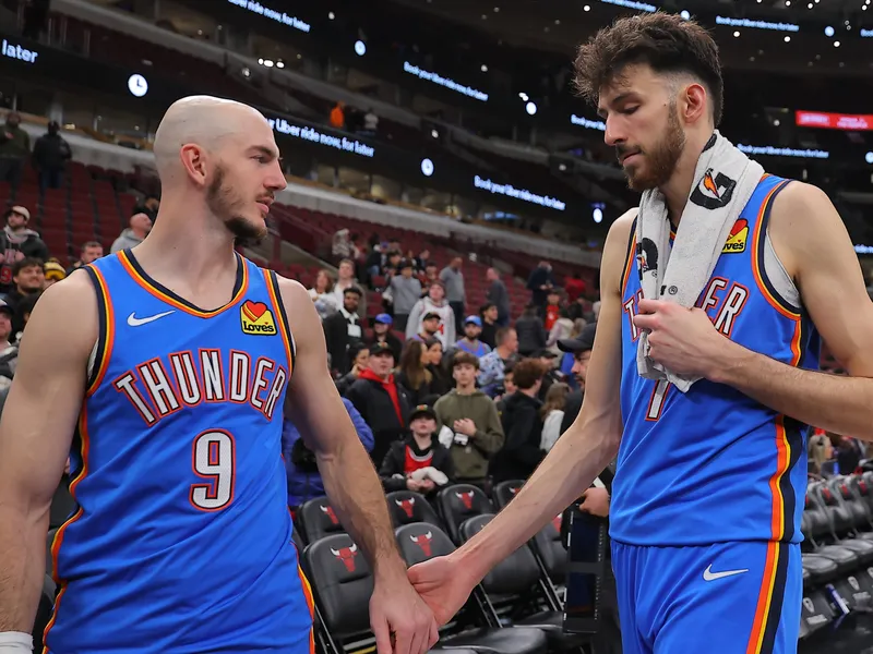 ¿Qué hará el Thunder con Chet Holmgren tras la eliminación frente a los Spurs?