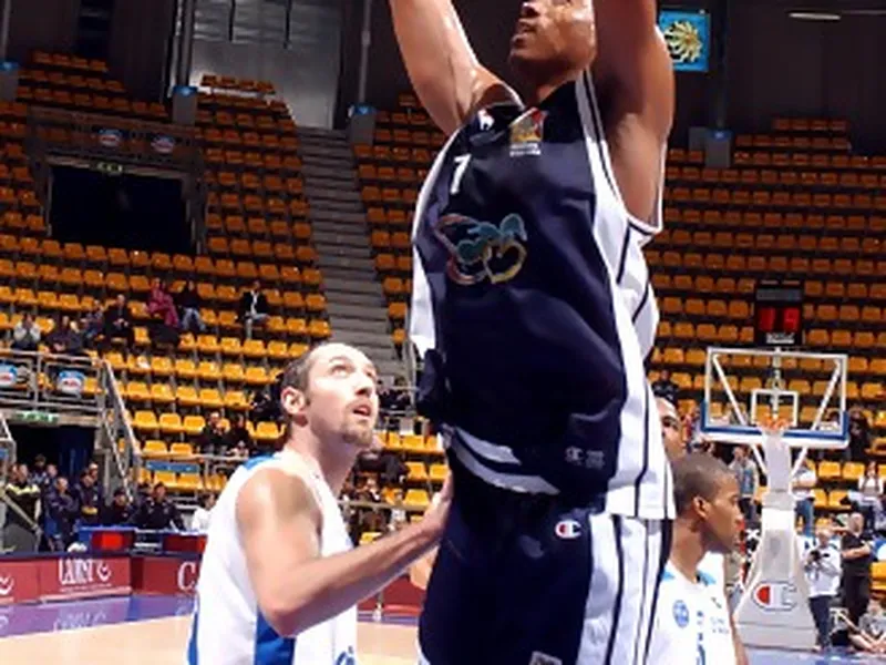 El ex-ACB Rolando Howell completa el juego interior del COB