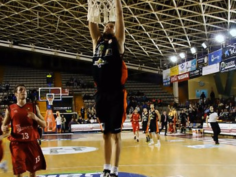 Melilla Baloncesto ficha a José Amador