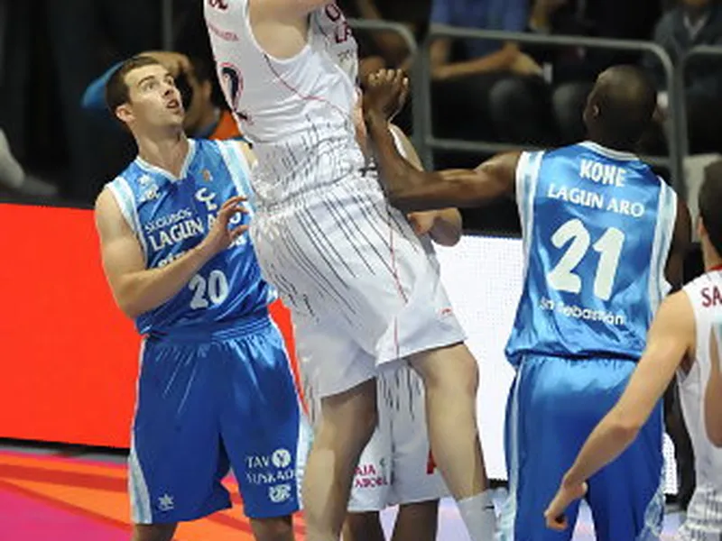 Caja Laboral vence un derby loco con parciales descomunales (79-70)