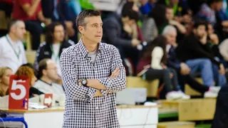 Francis Tomé sigue en Clínicas Rincón. Víctor Pérez, renovado en Oviedo