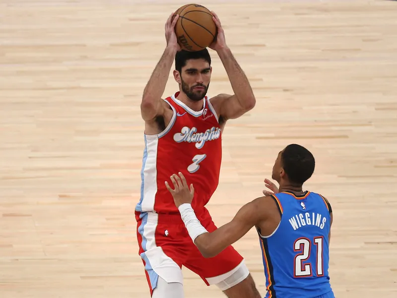 ¿Qué va a pasar con el futuro de Santi Aldama en la NBA?