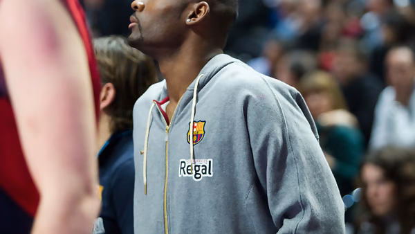 Operaciones confirmadas: Stefan Markovic jugará en Valencia, el Efes ficha a Savanovic y Pete Mickeal se queda en Barcelona