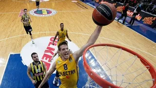 Nate Linhart: polivalencia norteamericana para el perímetro del CAI