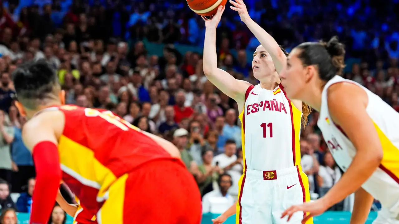 De jugar 16 segundos a ser el pilar de España en los Juegos Olímpicos… y sin equipo