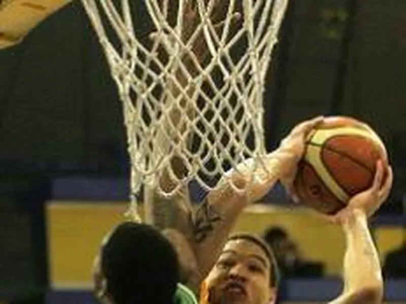 Liga griega (J7): el Olympiacos sale airoso de Salónica con polémica, Stepheson sigue a ritmo de MVP
