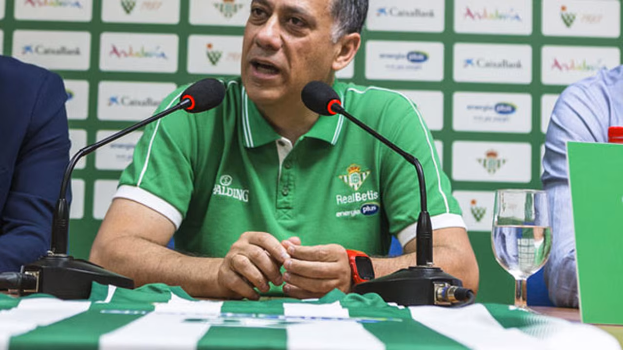 Alejandro Martínez renueva con Betis; Coruña, Palma, Cáceres y Peñas se refuerzan