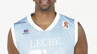 El Leche Río busca salida al rebelde Tyrone Grant
