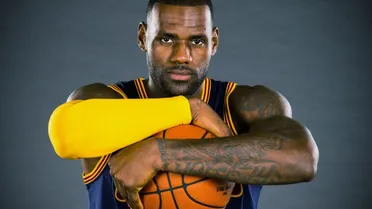 Histórico contrato para LeBron James: Firma de por vida con Nike