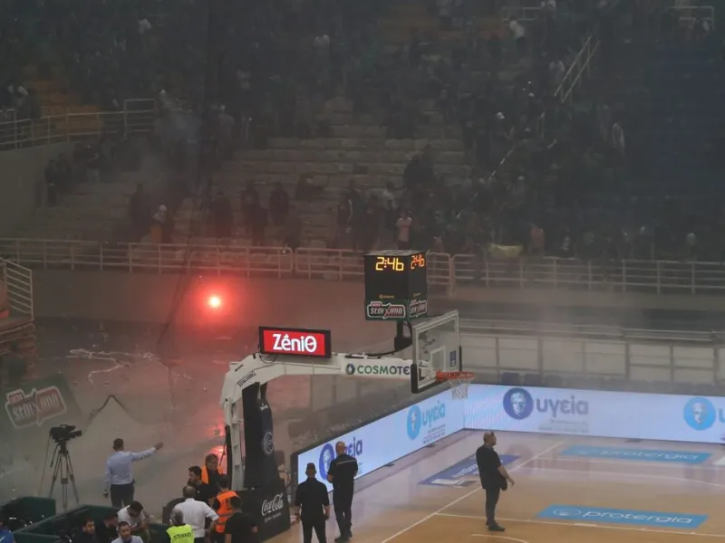 Batalla campal en Atenas: Giannis fue evacuado