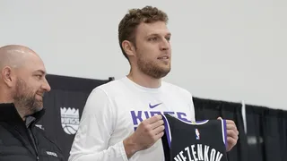 OFICIAL: Vezenkov es presentado por los Kings y deja esta curiosa reflexión