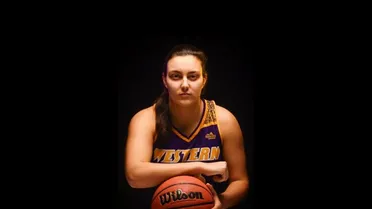 Carla Flores se compromete con Western Illinois para la próxima temporada
