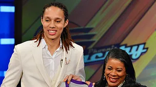 Brittney Griner pulveriza el record de mates en su partido de debut en la WNBA