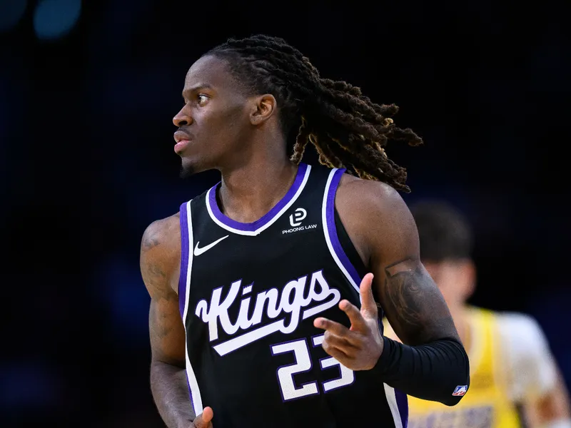 Traspaso de tres equipos saca dos objetivos de los Lakers del mercado