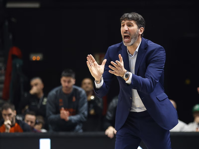 Mumbrú estalla y castiga a sus jugadores antes de la Copa