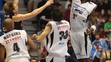 La magia del Sar guía al Blusens Monbus a otra victoria de prestigio (89-87)