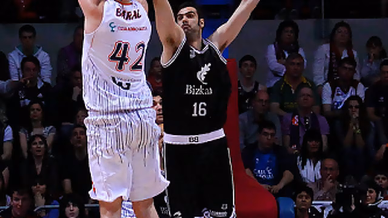 Caja Laboral saca su mejor versión para cerrar el derbi por la vía rápida (89-75)