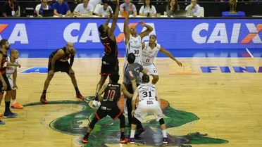 Un gran Rafa Hettsheimeir no pudo con un coral Flamengo en el inicio de la final en Brasil